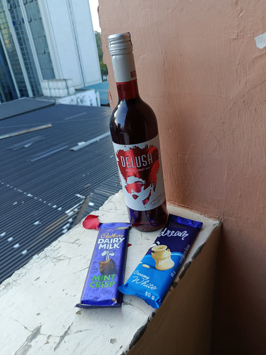 DELUSH RED WINE WITH 2 CHOCOLATE BARS