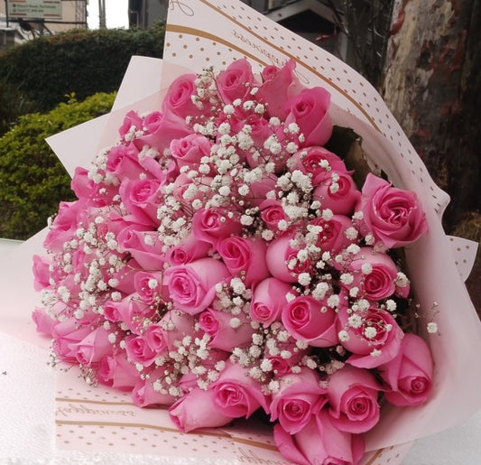 40 PINK WITH BABY BREATH