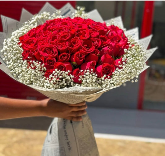 100 STUNNING RED ROSES