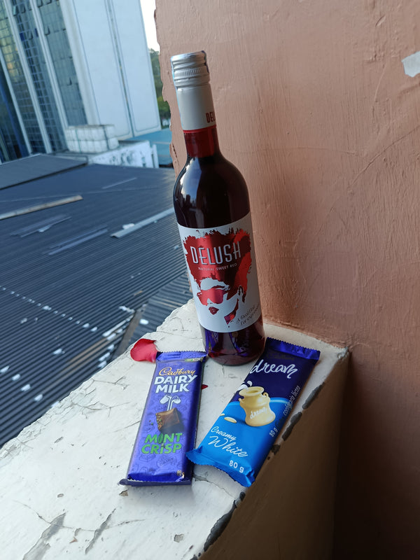 DELUSH RED WINE WITH 2 CHOCOLATE BARS