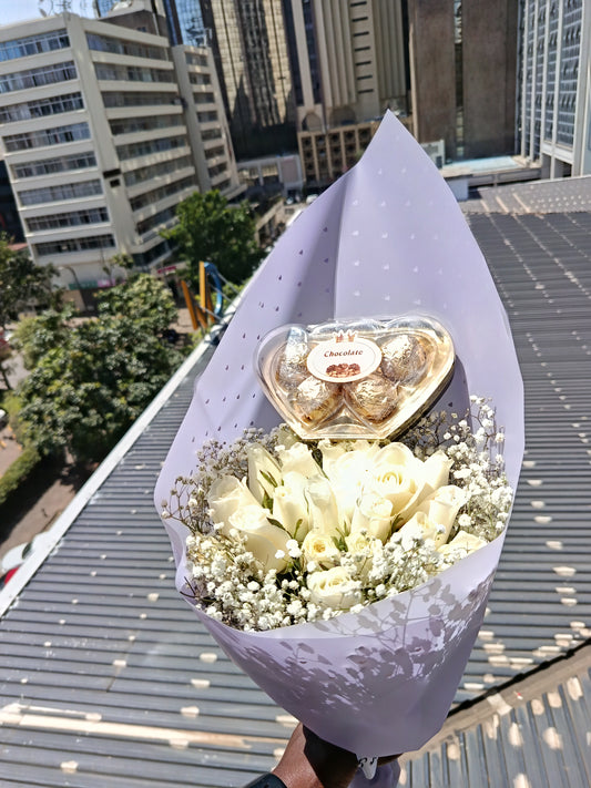 WHITE ROSES WITH 5 PIECES CHOCOLATES
