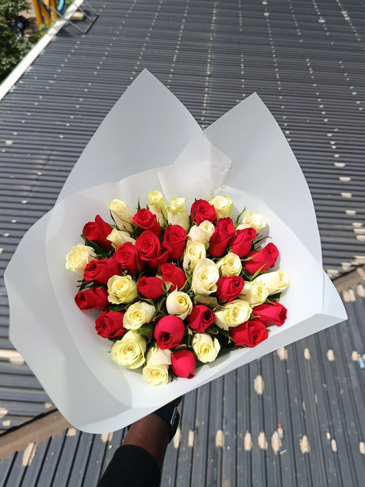 LUXURY MIX RED & WHITE ROSES