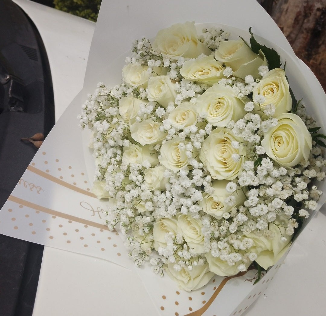 WHITE ROSES LOVE