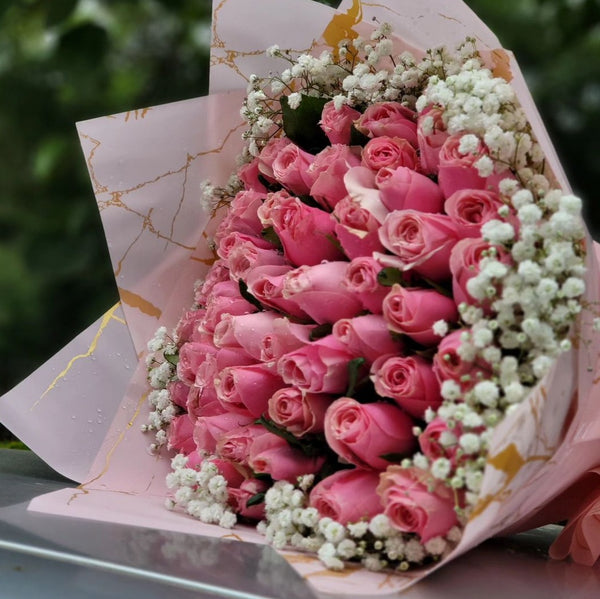 PINK ROSES & RIM BABY BREATH