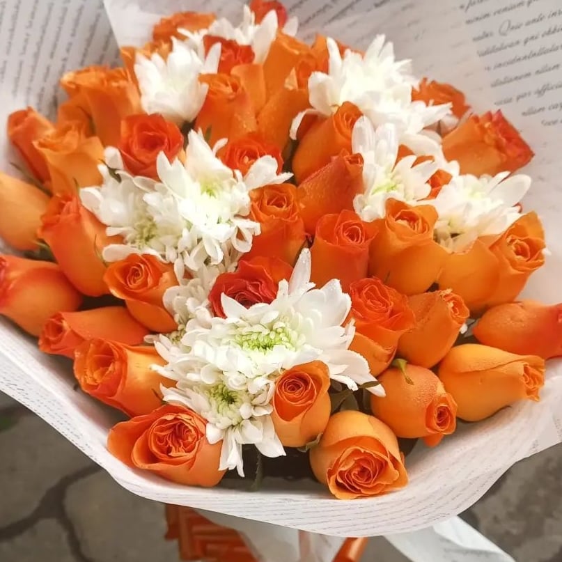 ORANGE ROSES WITH CHRYSANTHEMUMS