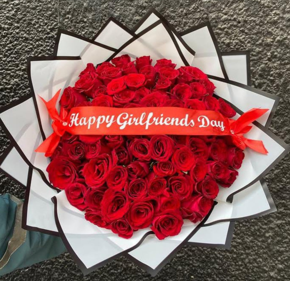 HAPPY GIRLFRIEND'S DAY BOUQUET