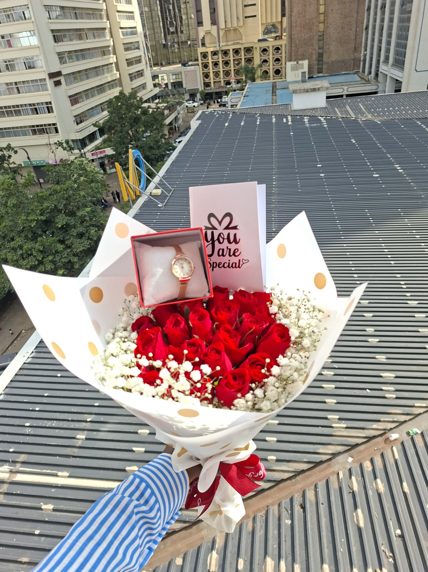 THOUGHTFUL GIFT